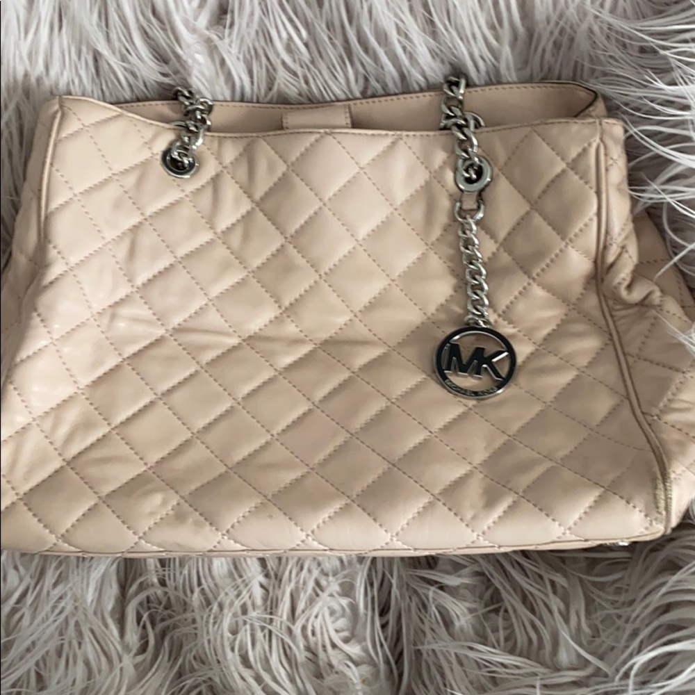 Authentic MICHAEL KORS NUDE PINK QUILTED BAG